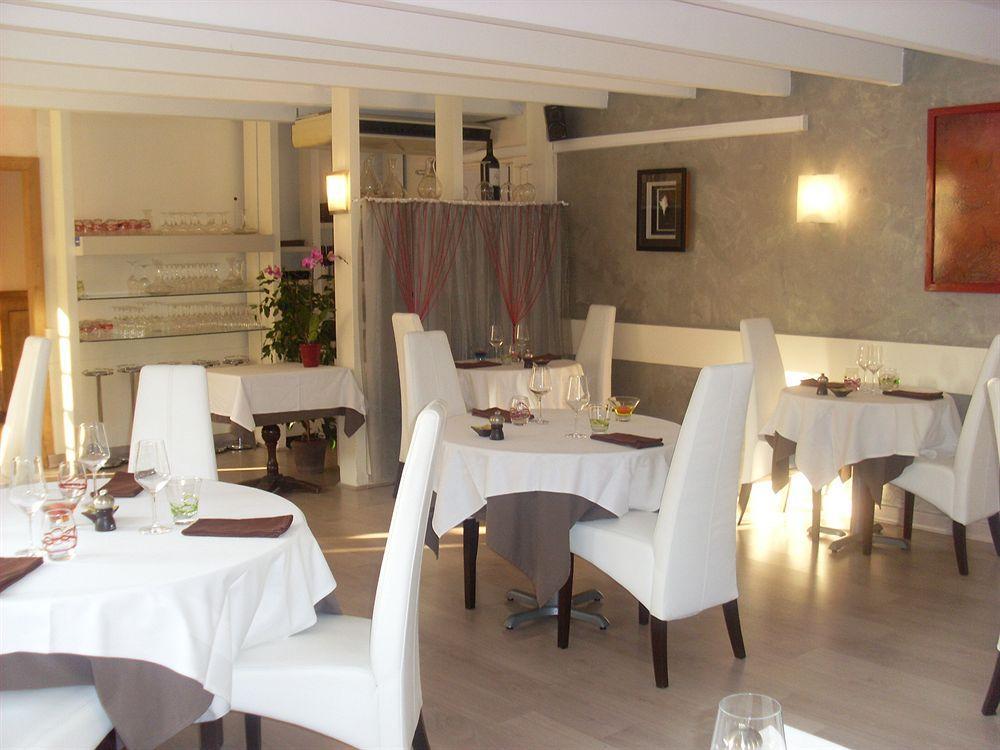 Hotel Restaurant De La Marne Paimpol Exterior photo